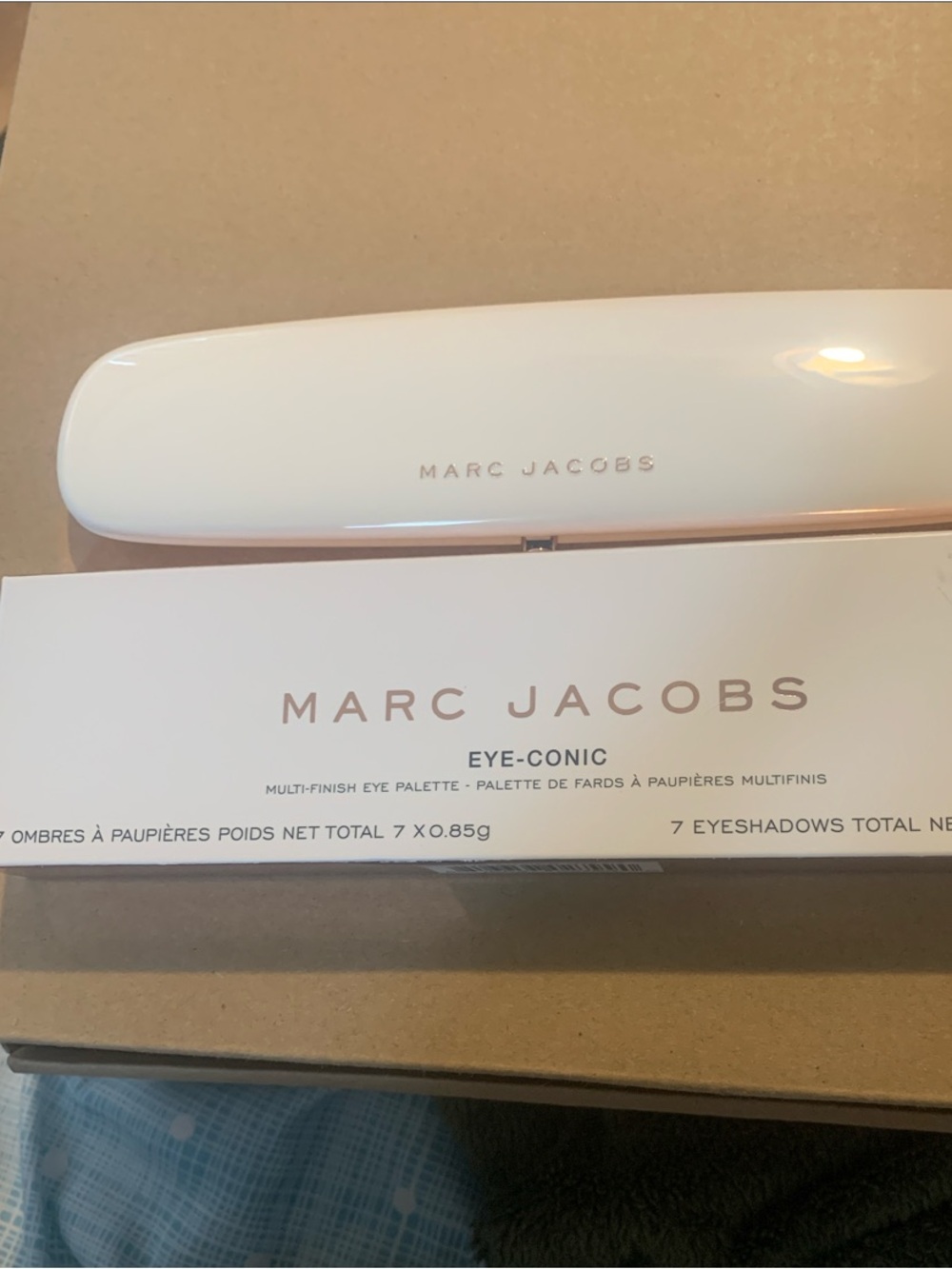 Marc Jacobs Eye-Conic Eyeshadow Palette – White and Gold Accents